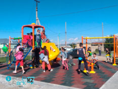 Детский игровой парк в городе Ленгер